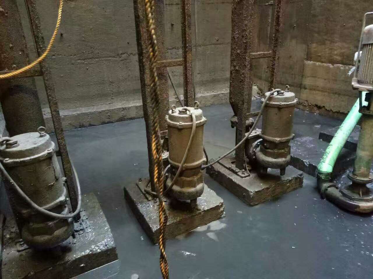 三沙污水池清理